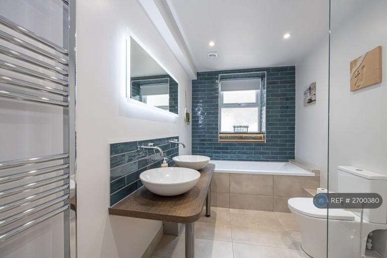 2 bedroom flat in West End Road, Morecambe, LA4 (2 bed) (#2700380)