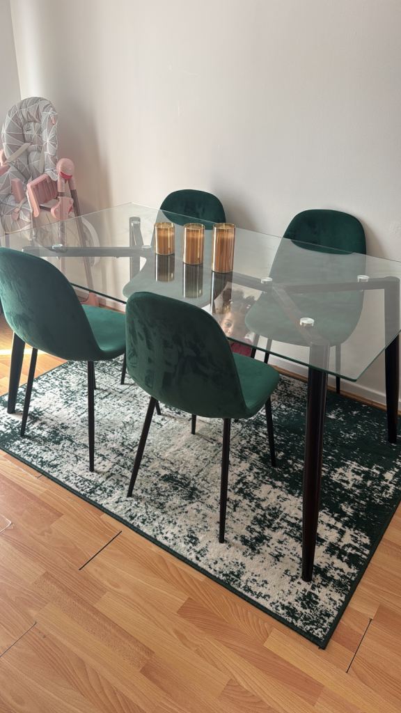 Table and 4 chairs 