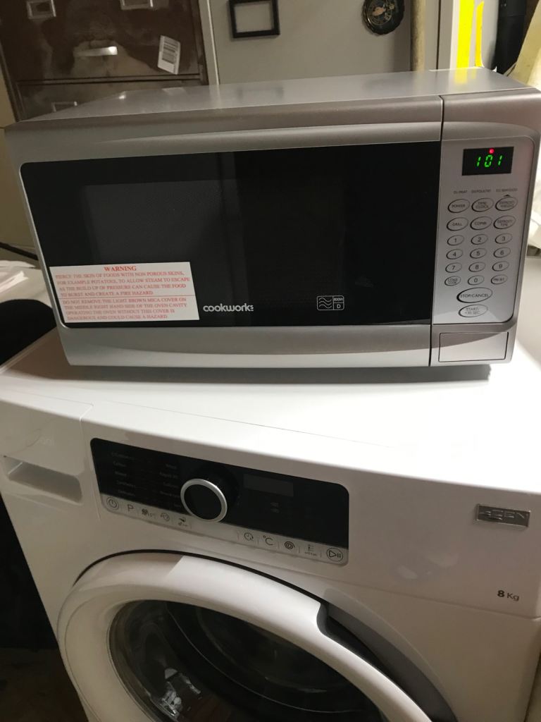 Coworkers 800w microwave oven £20