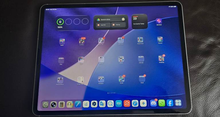 Apple iPad Pro 12.9" 4th Gen - HUGE 1TB Storage + Good quality protective slip case, Meta Pencil.