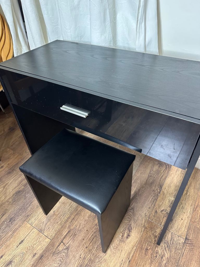 Black Gloss Dressing Table Set with Stool - M29
