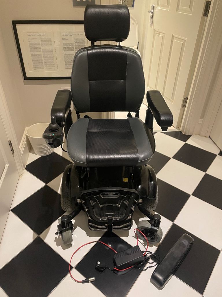 Electric wheelchair 