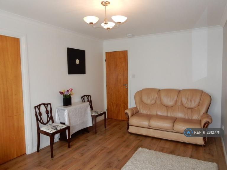 2 bedroom flat in Pitmedden Terrace, Aberdeen, AB10 (2 bed) (#2812771)