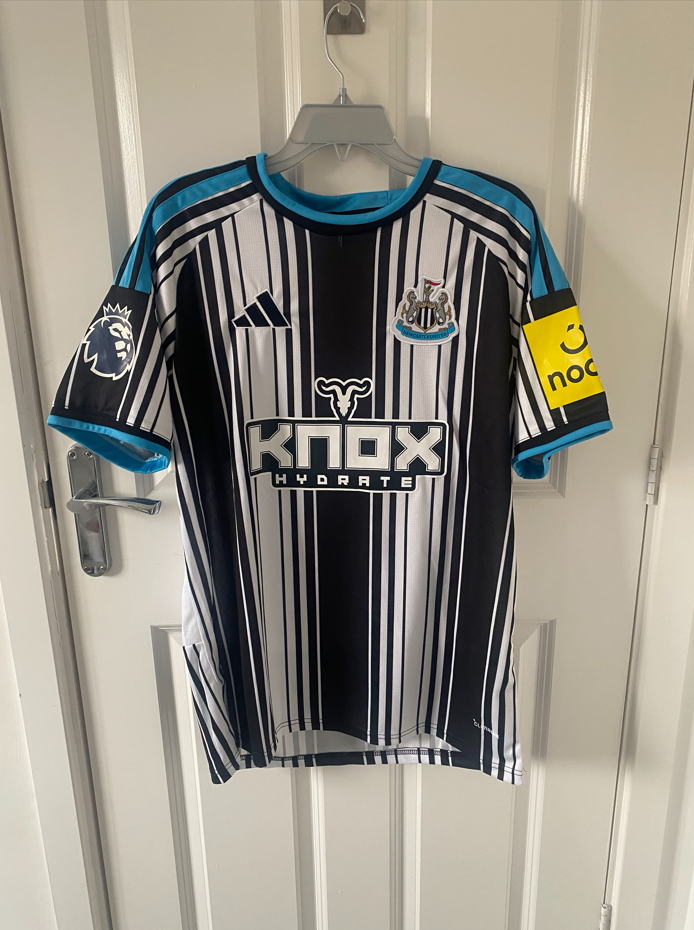 Newcastle United 26/27 Home Shirt Large Premier League patch long sleeve