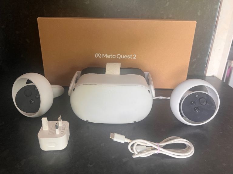 Meta Quest 2 VR Headset and Controllers – White, Good Condition