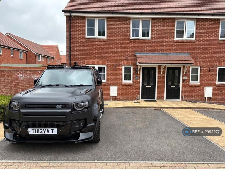 3 bedroom house in Ullswater Road, Crawley, RH10 (3 bed) (#2995977)