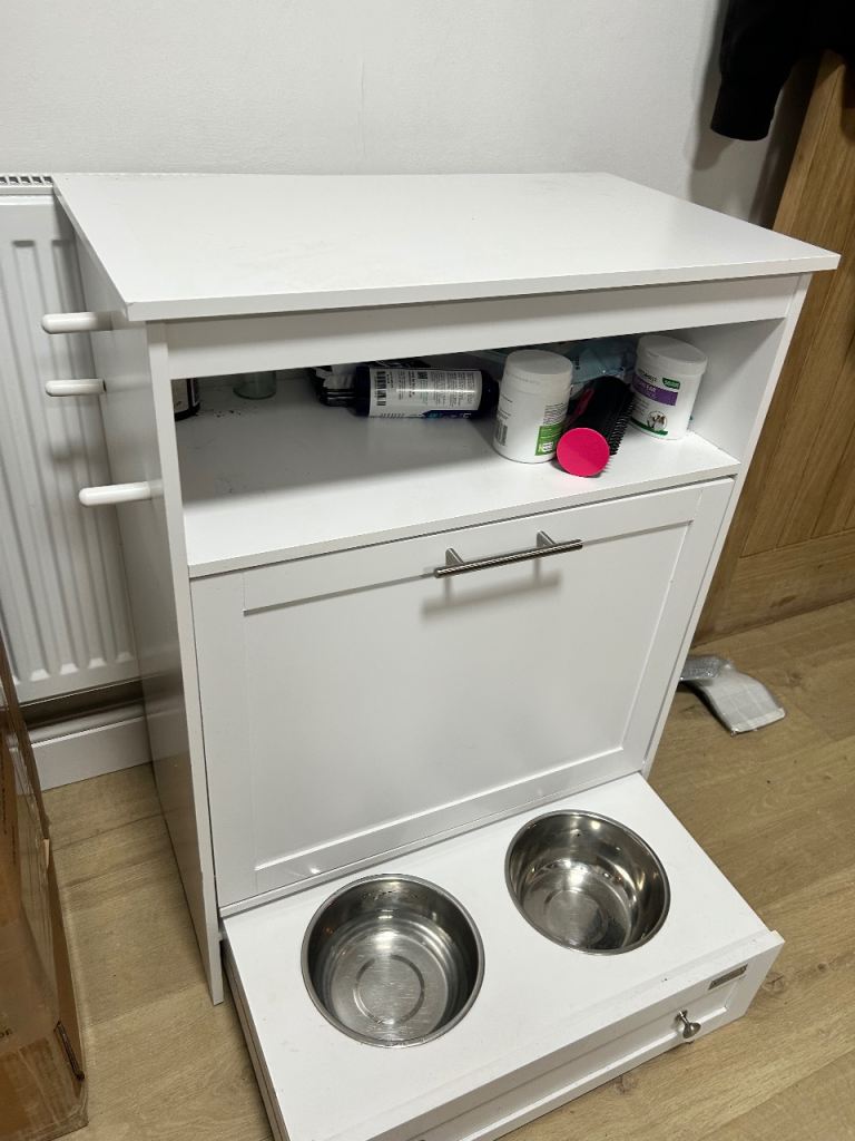 Pet feeding station and storage 
