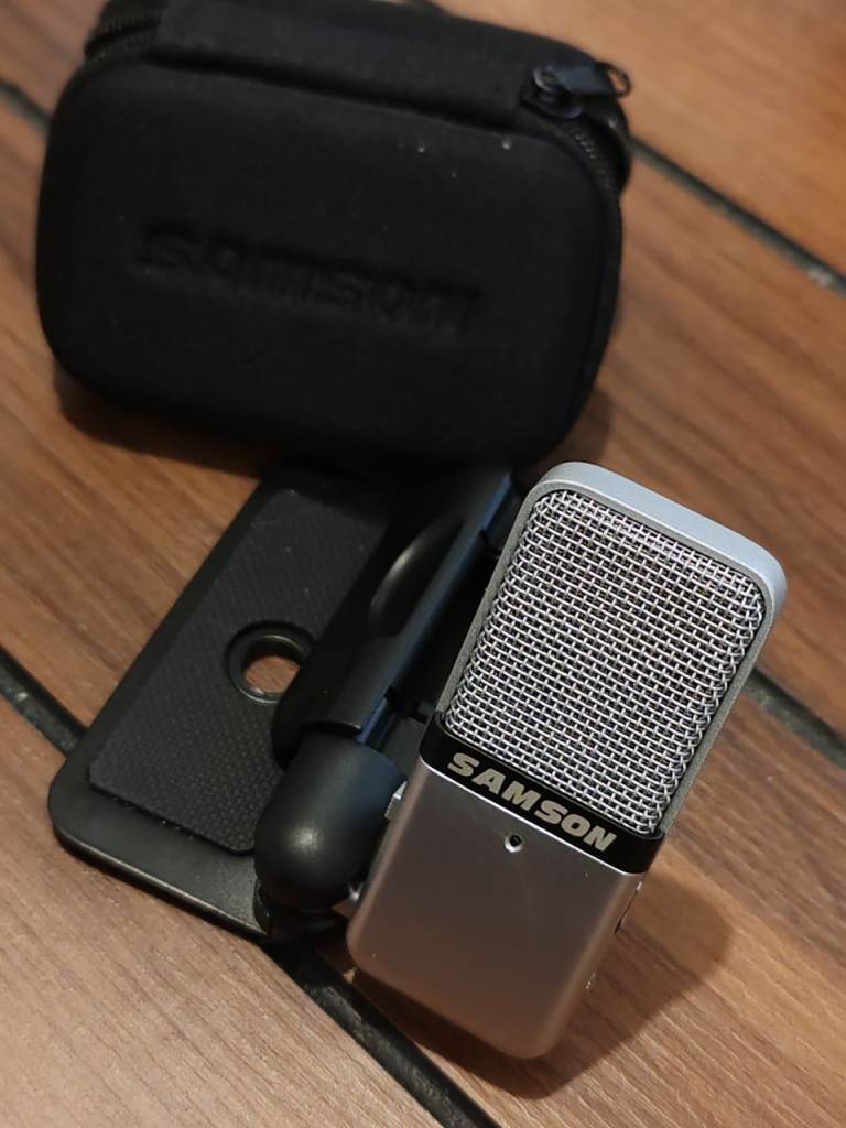 Go Mic by Samson - Portable Clip-On USB Condenser Microphone with carry case