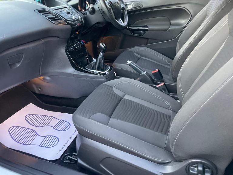 FORD FIESTA 1.2 ZETEC 64 REG WHITE 3 DOOR 11 MONTHS MOT TAX £35 YEAR LOW INSURANCE 50+MPG