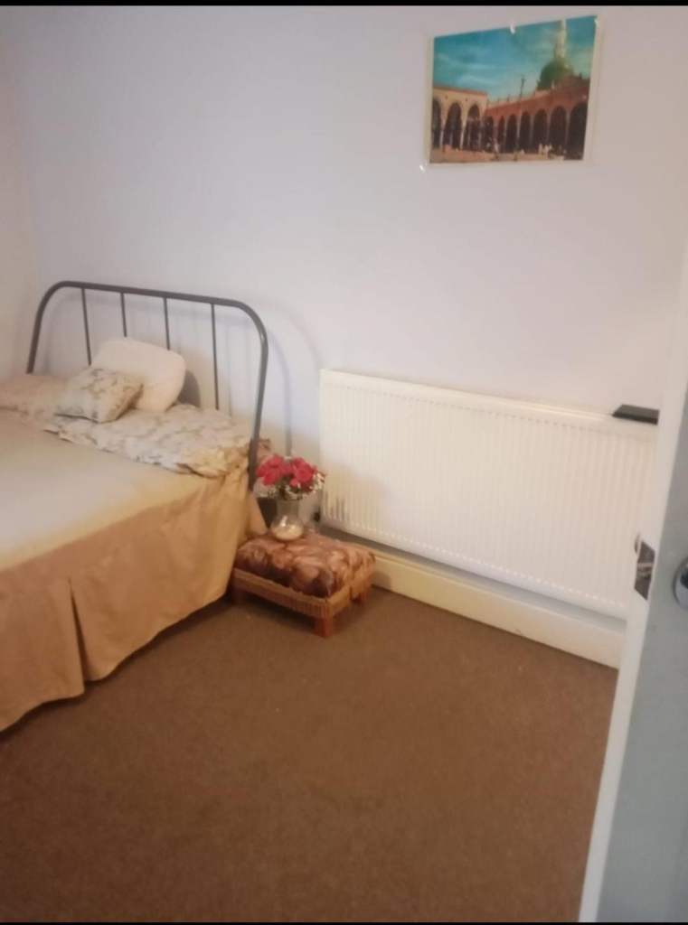 1  fully furnished bedroom in a 2 bedroomhouse 