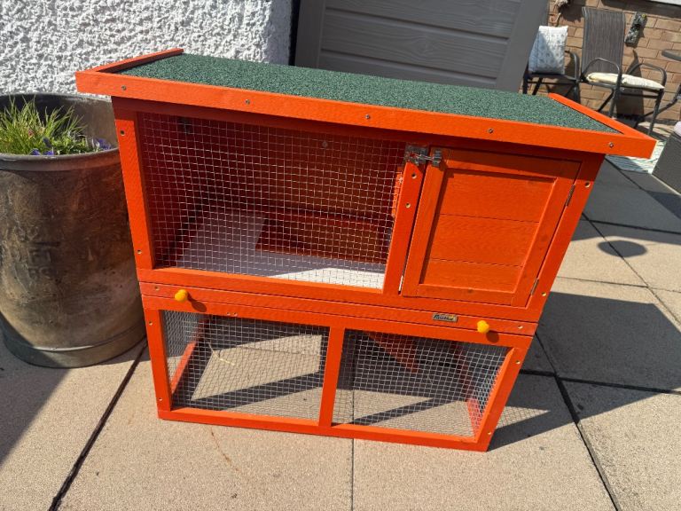 Brand new rabbit hutch 