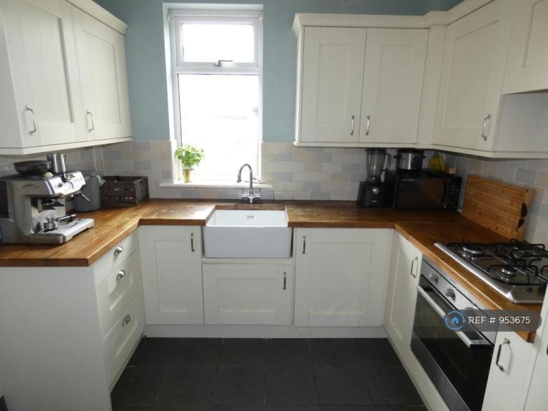 2 bedroom house in Nansen Street, Stretford, Manchester, M32 (2 bed) (#953675)
