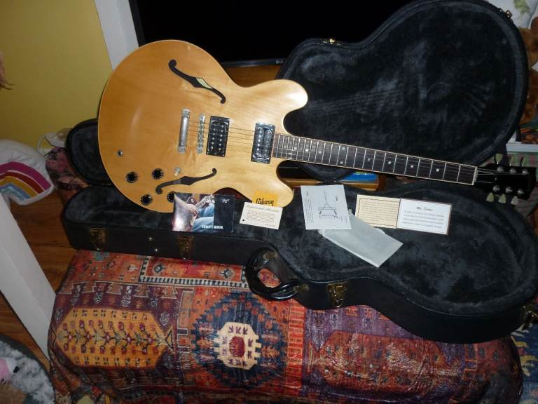 Gibson ES-333 Guitar with Original Hard Case,c2003