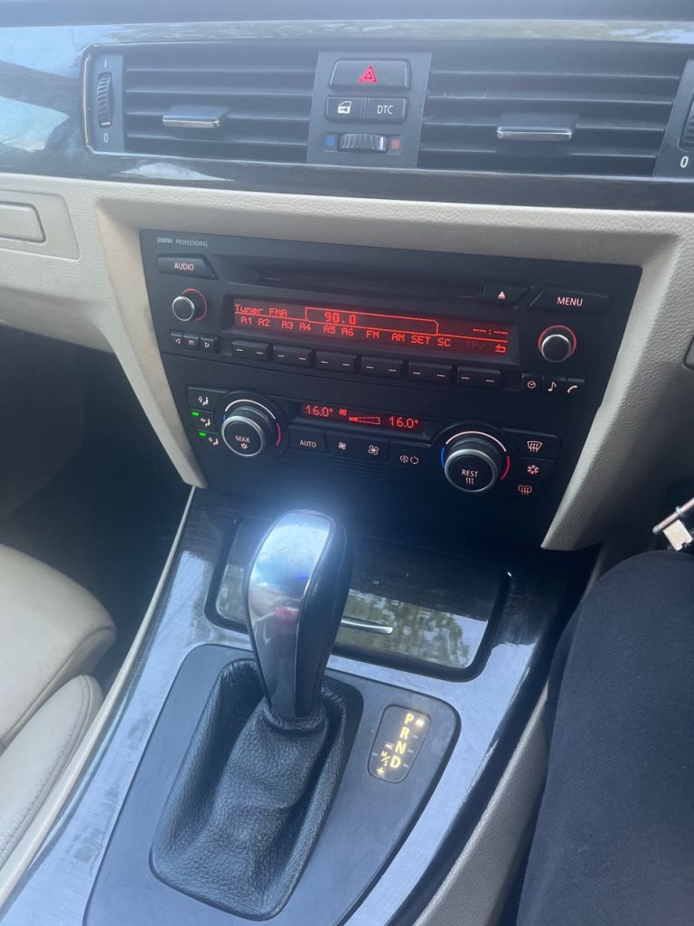 BMW 320d AUTO M SPORTS CONVERTIBLE ANGEL EYES LIGHTS PARKING SENSORS LE MANS BLU