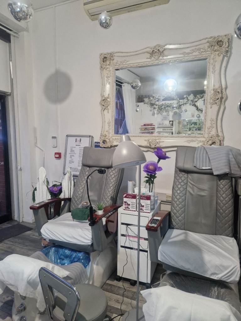 Beauty  Room  / Massage Room available  