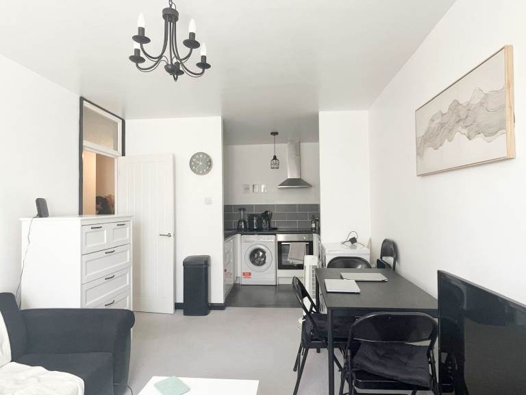 Spacious Second Floor 1 Bed Flat to Rent, Willow Court, Trinity Close, Leytonstone E11