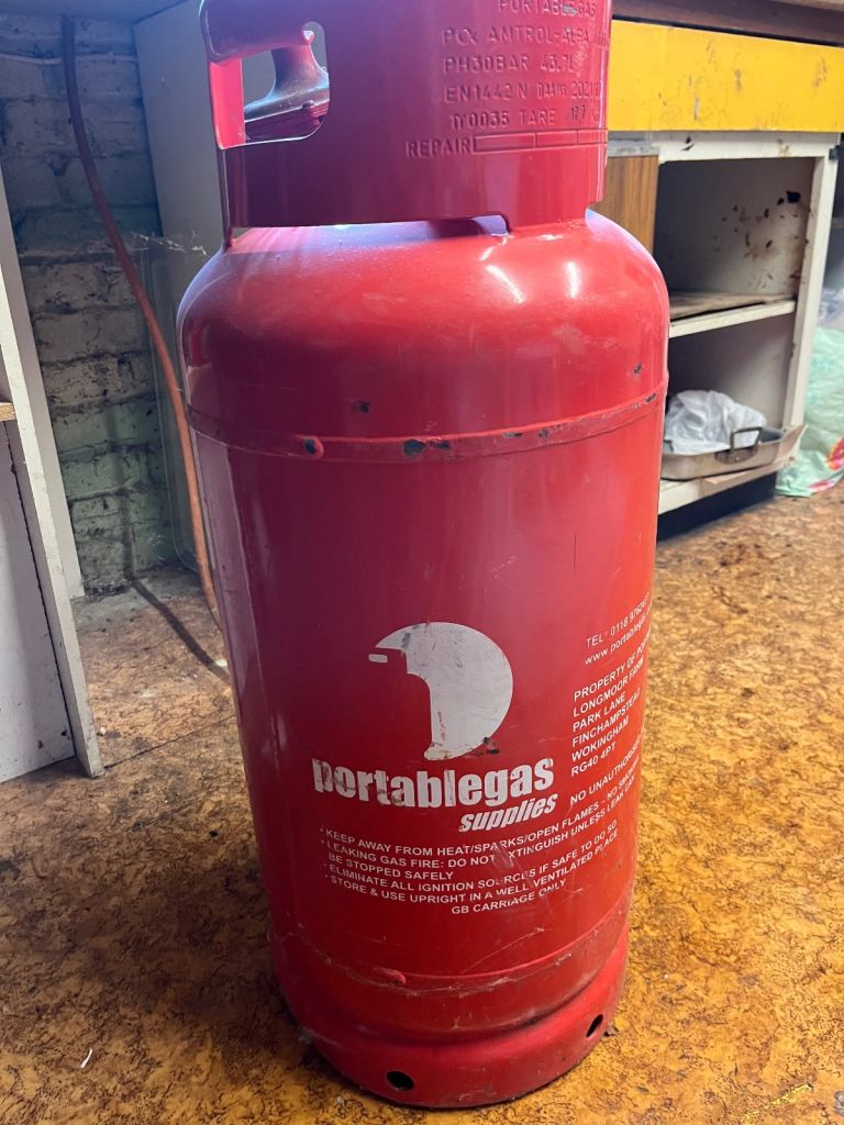Propane gas 19kg - nearly full bottle