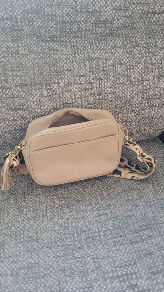 Lovely Beige Crossbody Bag with Leopard Strap – As Good As New