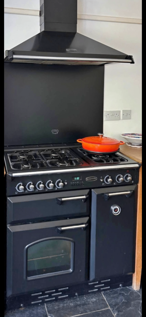 Rangemaster Classic 90 Dual Fuel oven with extractor hood, backsplash and wok stand (Model 6490)