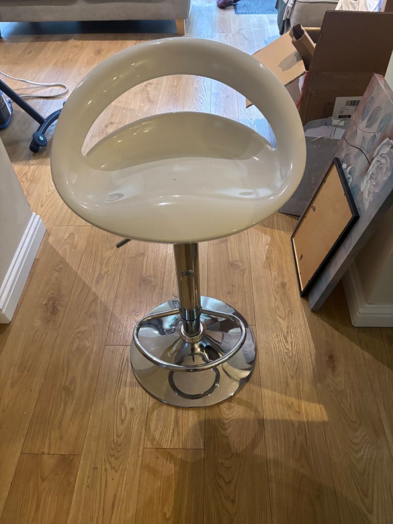 White and chrome adjustable bar stool - good condition.