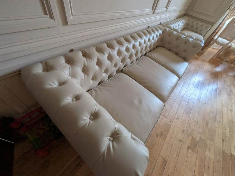 2 x Large ivory faux Leather Sofa – Chesterfield Style
