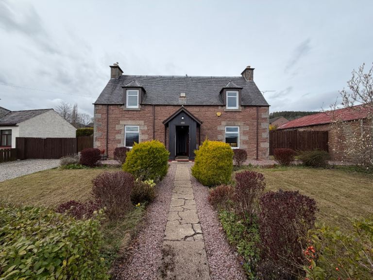 Furnished 2 bedroom, 2 living room house in Kinmylies