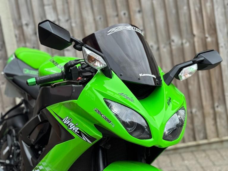 KAWASAKI NINJA ZX10R ANNIVERSARY EDITION 2011 (11) SUPER SPORT + 8,500 MILES 