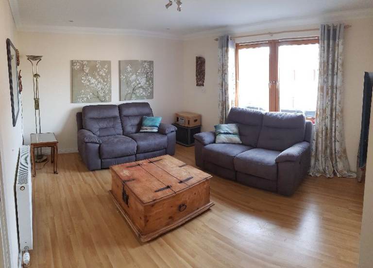 Bright and Spacious Fully Furnished 2 Bed Apartment in a Quiet yet Central Location
