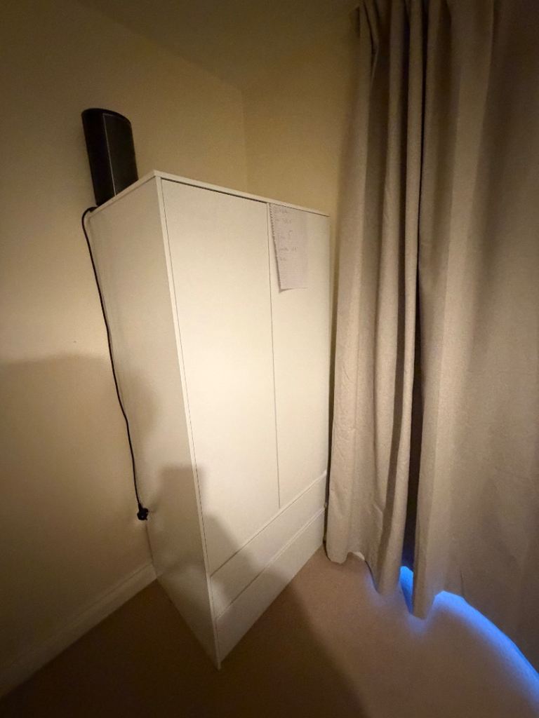 Wardrobe barely used 