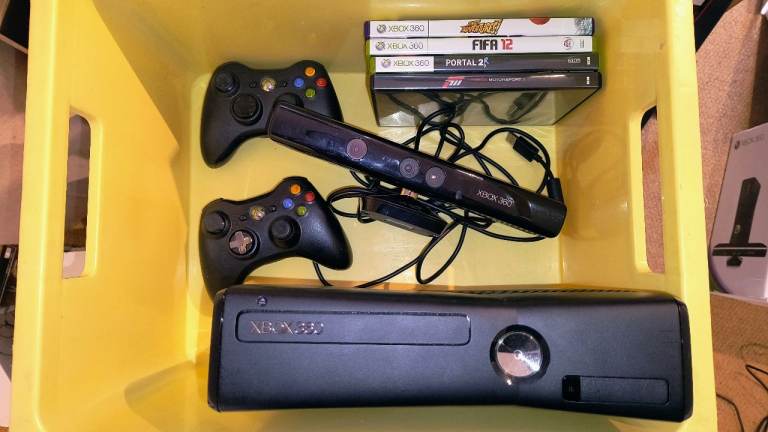 Xbox 360S (Slim) Console, 4GB and games