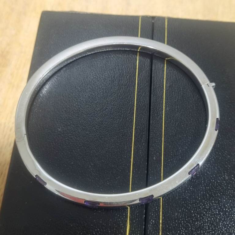 Gold 9ct Bangle / Bracelet with amethysts. 