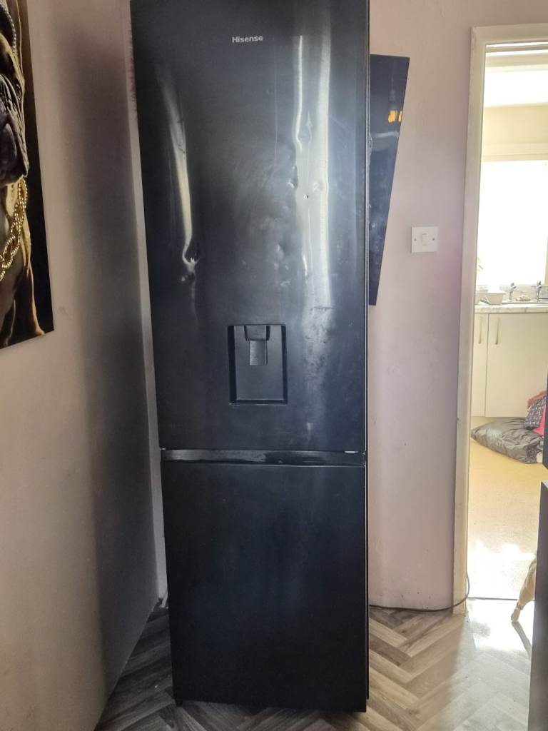 Water dispenser fridge freezer