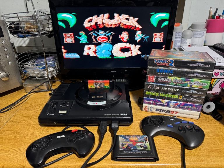 Sega megadrive console 2 controllers 10 games 