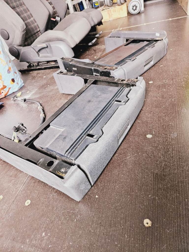 Vw touran seat bases caddy 