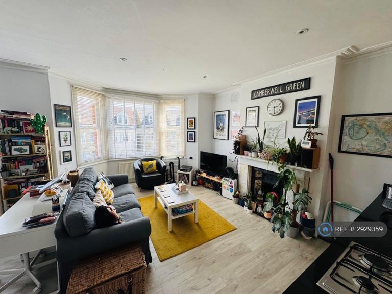 1 bedroom flat in Gleneagle Road, London, SW16 (1 bed) (#2929359)