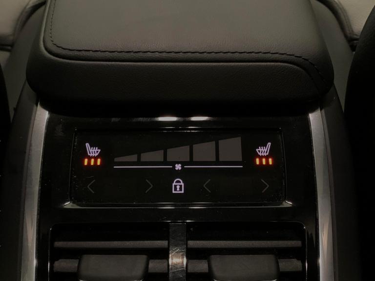 2022 Volvo XC60 2.0 B5P Plus Dark 5dr AWD Geartronic ESTATE PETROL Automatic