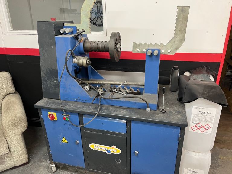 image for Alloy wheel straightener 