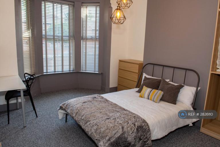 4 bedroom house in Berridge Road, Nottingham, NG7 (4 bed) (#2826110)