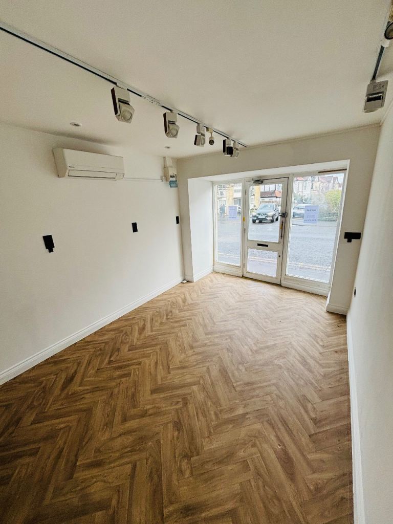 PRIME LOCATION HIGH STREET PROPERTY READY FOR USE 