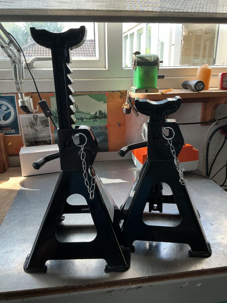 Halfords 2 tonne ratchet axle stands