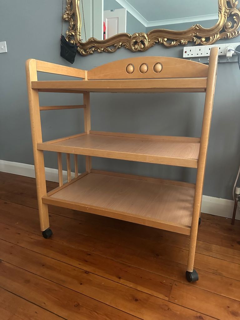 Dog grooming table on wheels