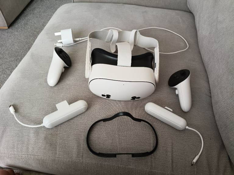 Meta Quest 3s VR Headset with Controllers & Charger