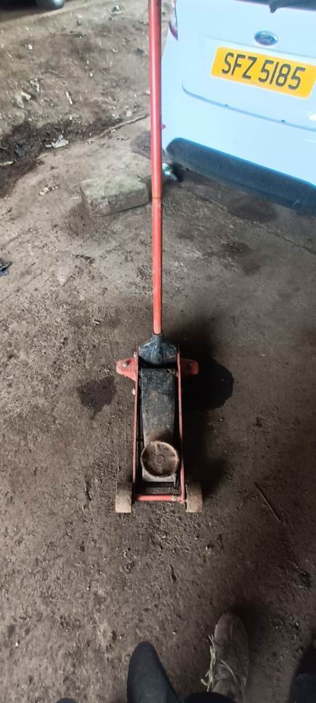 Car jack - £29