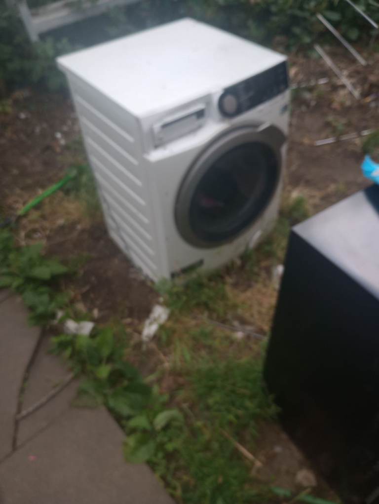 White Washing Machine – Fair Condition