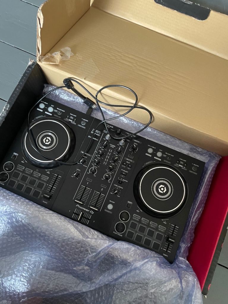 Pioneer DDJ-400 DJ Controller – with Box
