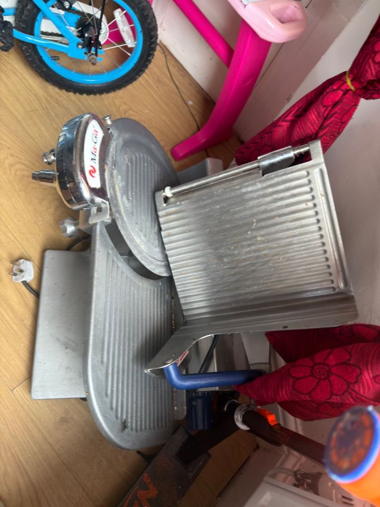 commercial meat slicer