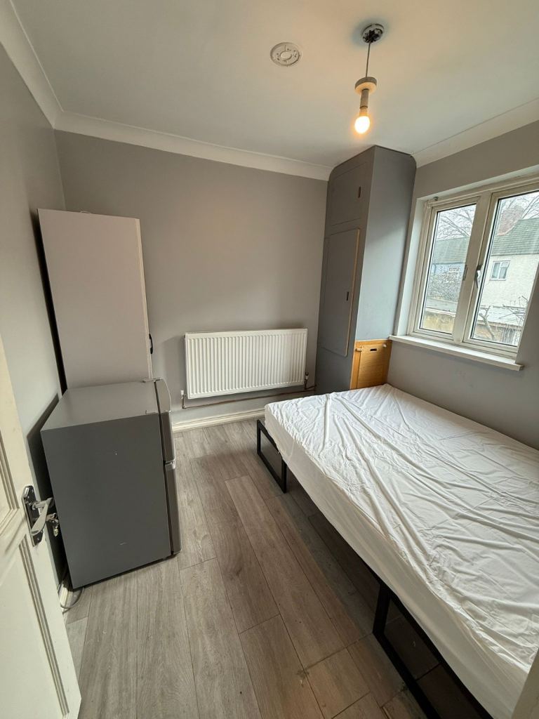 🏙️ Cozy Room Available NOW in Canning Town – All Bills Included!🏙️