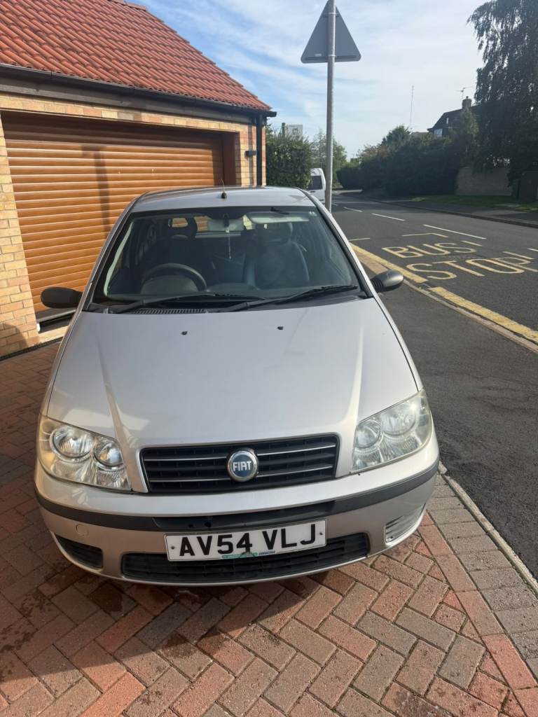 Fiat, PUNTO, Hatchback, 2004, Manual, 1242 (cc), 3 doors