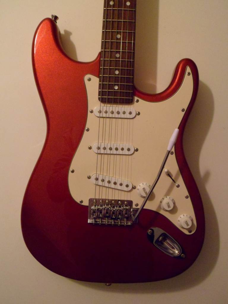 **VERY  CLASSY  STRAT  COPY   BY  ARIA **