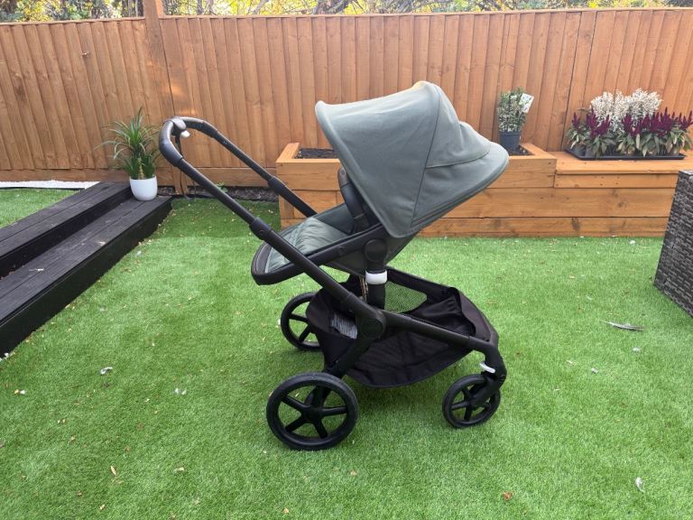 Bugaboo Fox 5 + Bassinet | Footmuff, Rain Cover & Changing Bag | £625 ONO